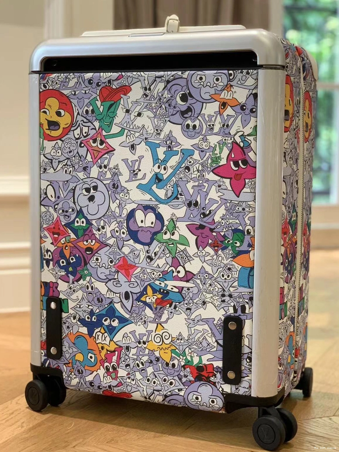 CABIN HORIZON 55 37L CUSTOM SUITCASE COMICS 0815